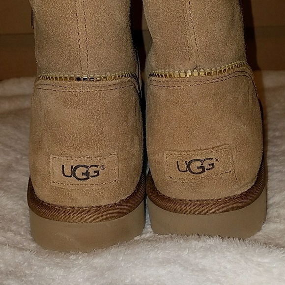 UGGS 🔥FLASH SALE🔥 - Picture 3 of 8